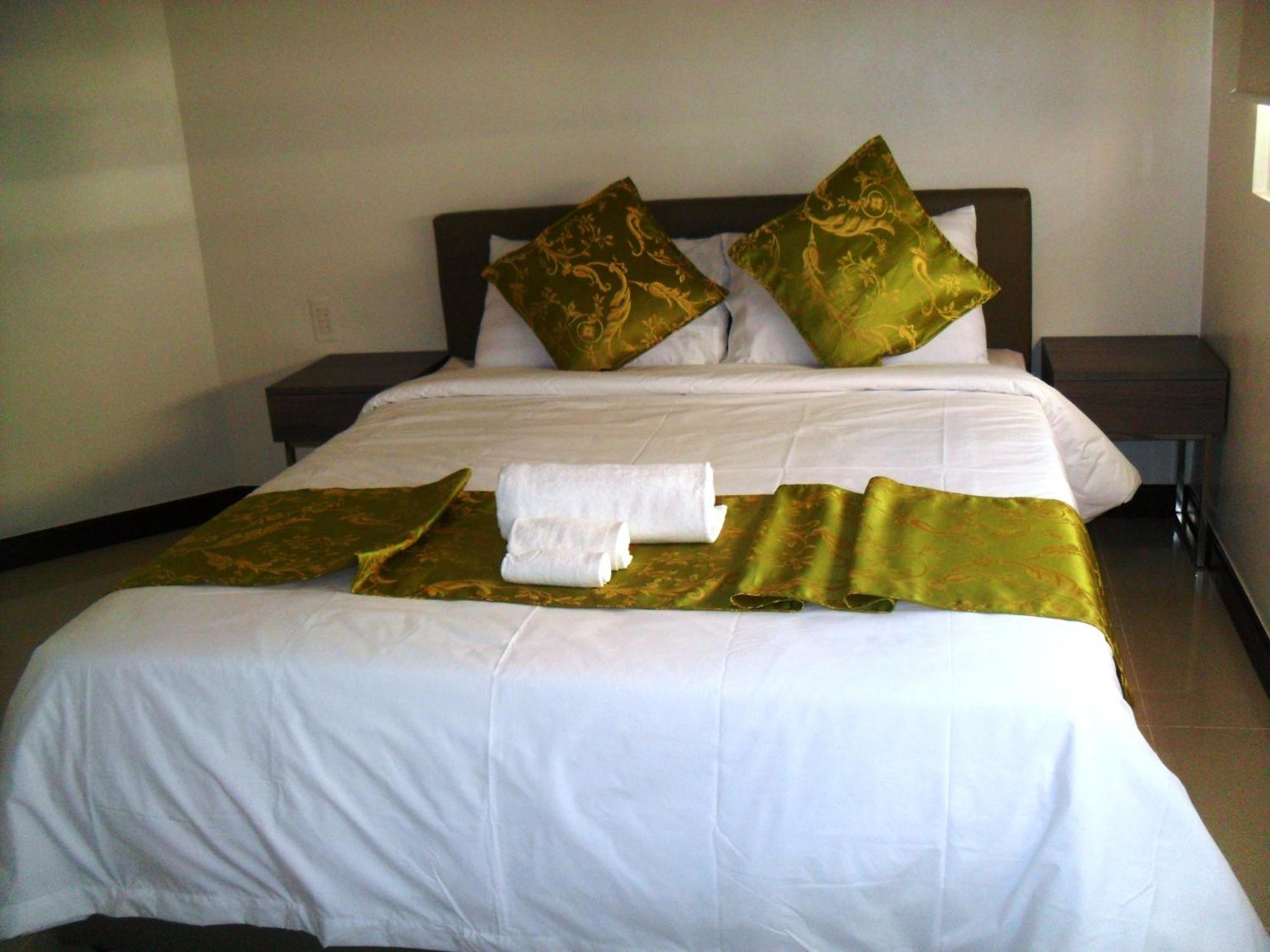 Extremeli Suites Manila Powered By Cocotel Habitación foto