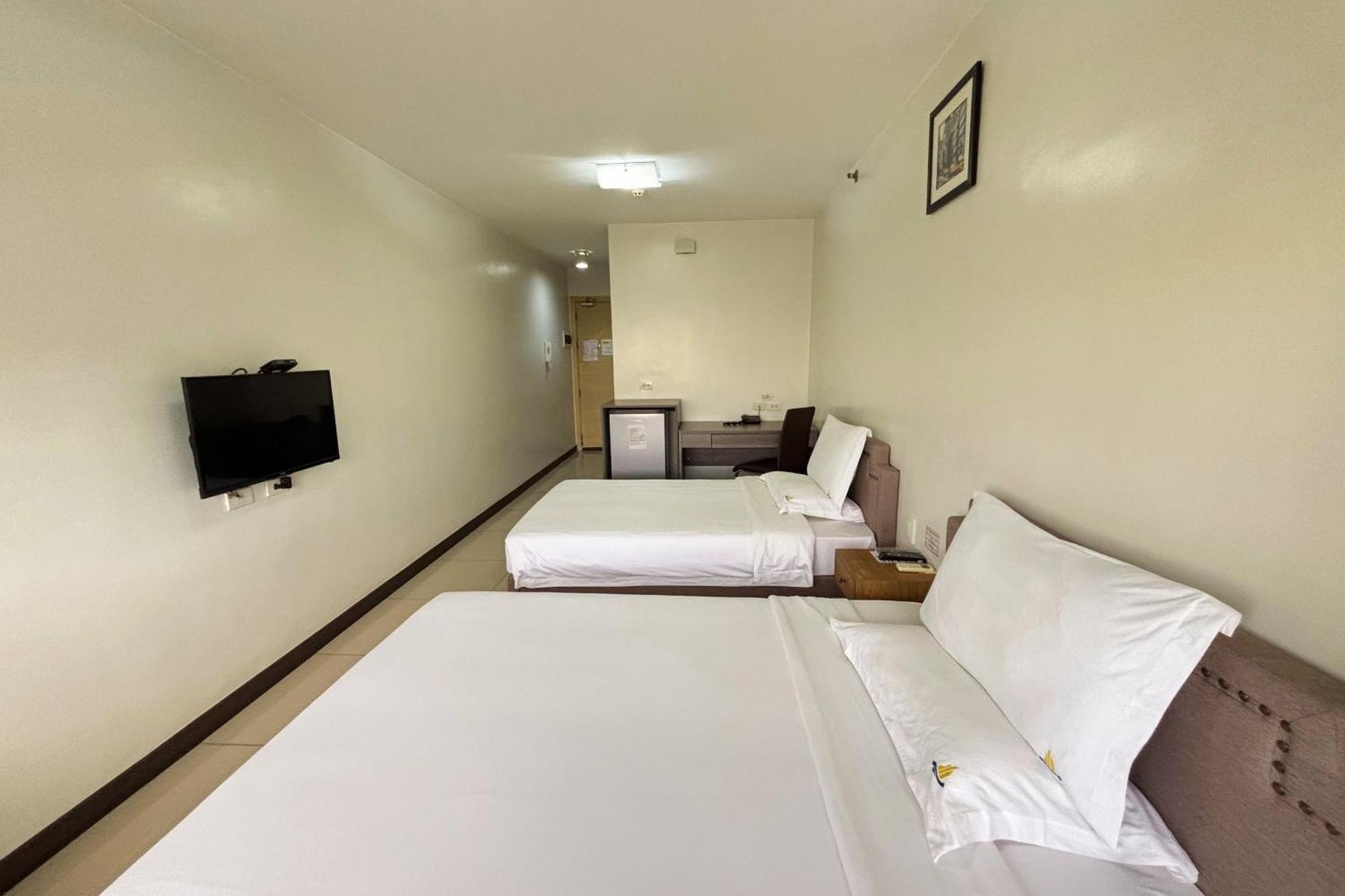 Extremeli Suites Manila Powered By Cocotel Exterior foto