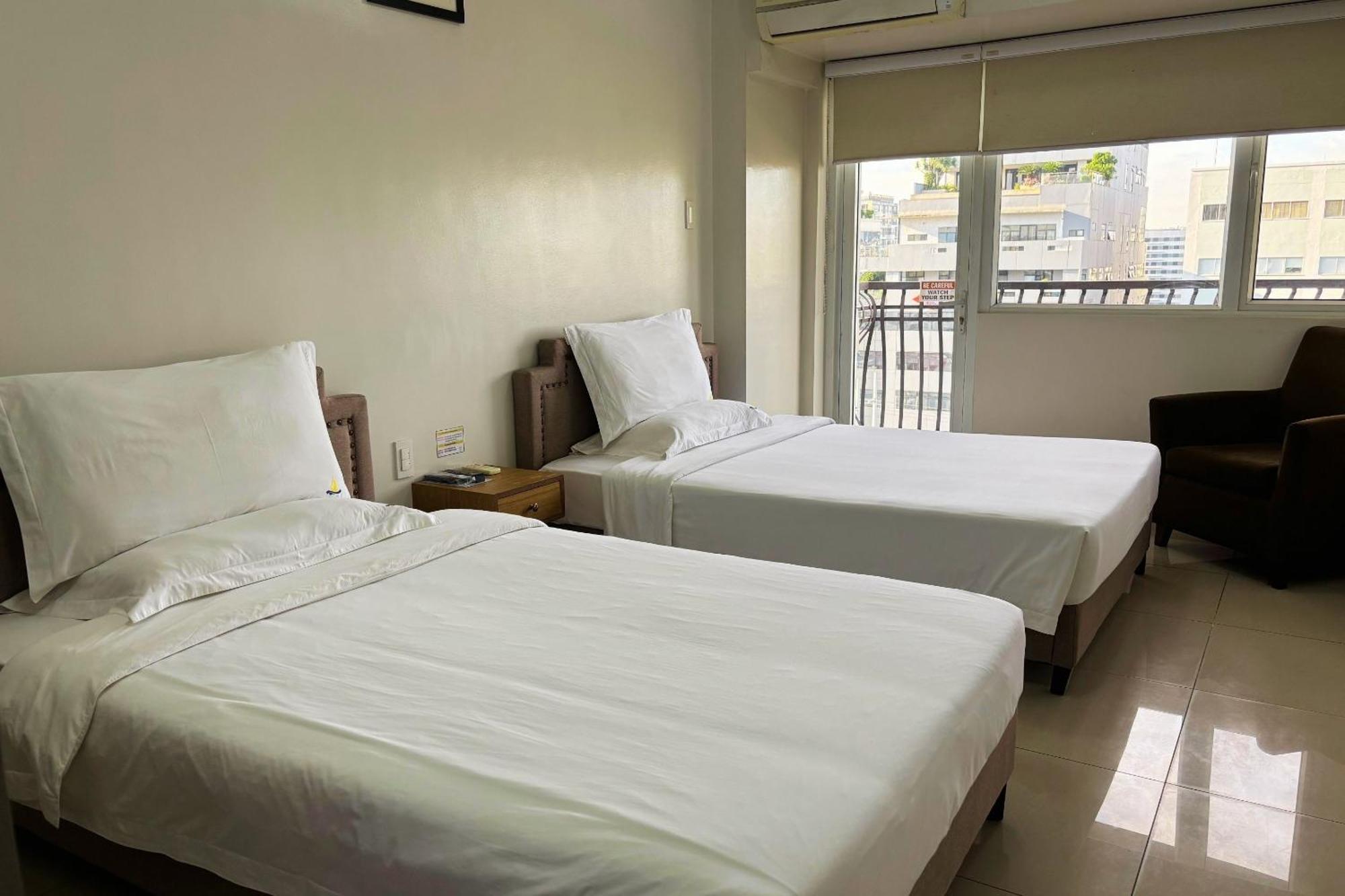 Extremeli Suites Manila Powered By Cocotel Exterior foto