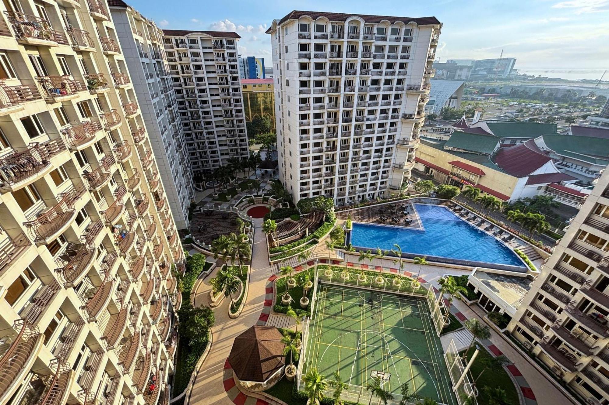 Extremeli Suites Manila Powered By Cocotel Exterior foto