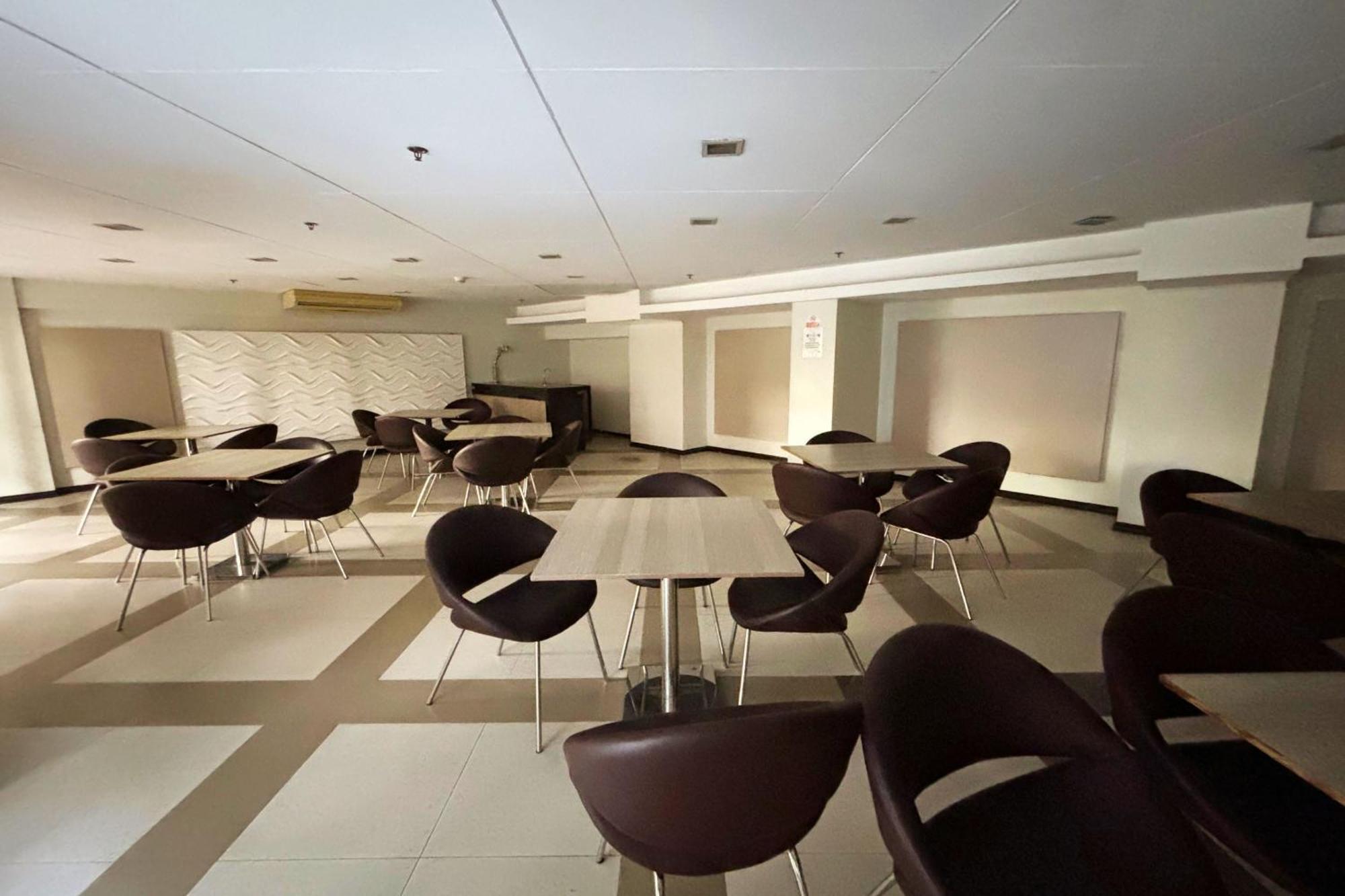Extremeli Suites Manila Powered By Cocotel Exterior foto