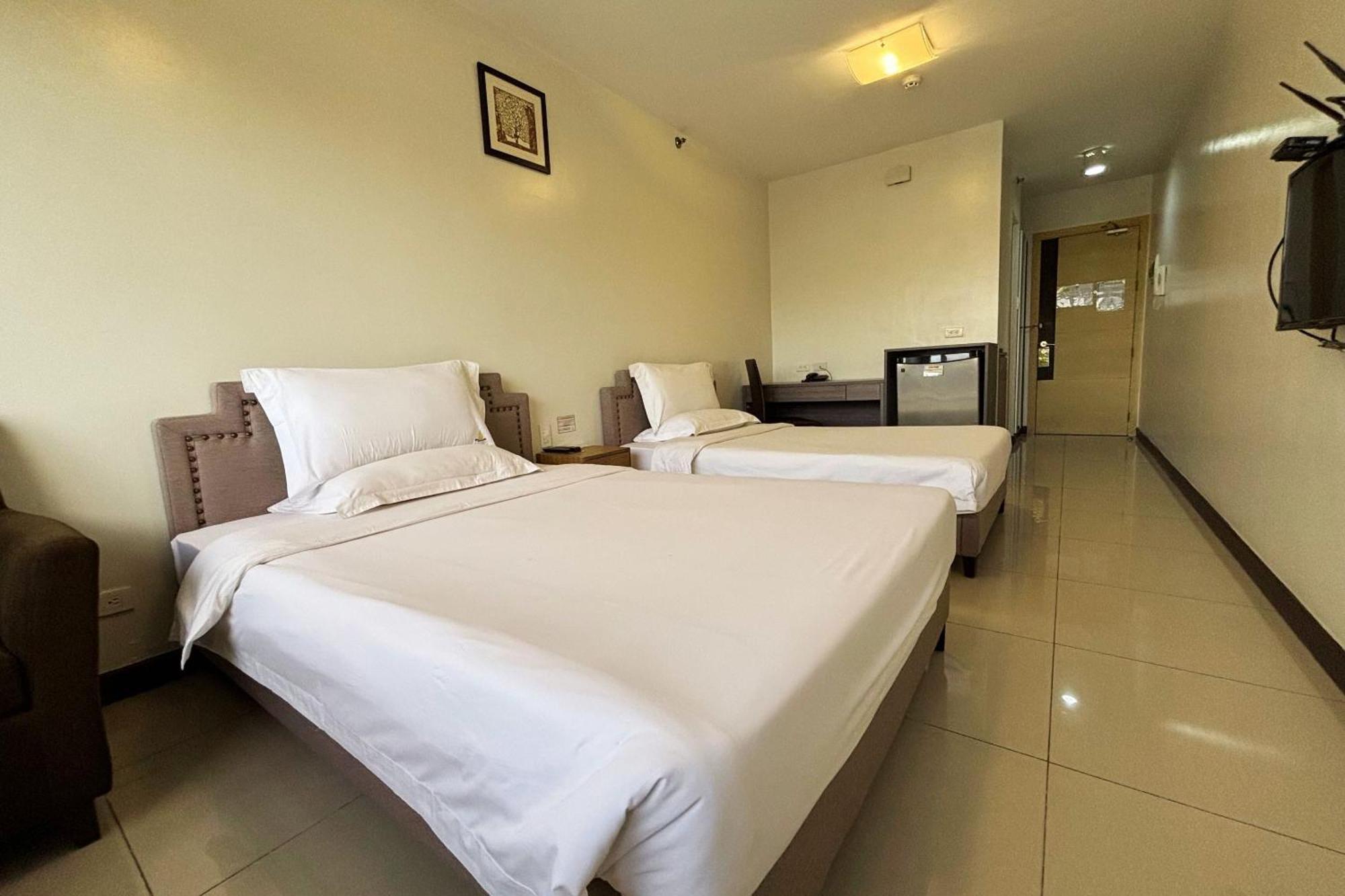 Extremeli Suites Manila Powered By Cocotel Exterior foto